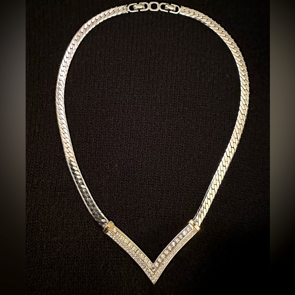 🌺DIOR🌺 💯% Authentic Christian Dior Necklace Gold/Silver Chain w/Rhinestones.